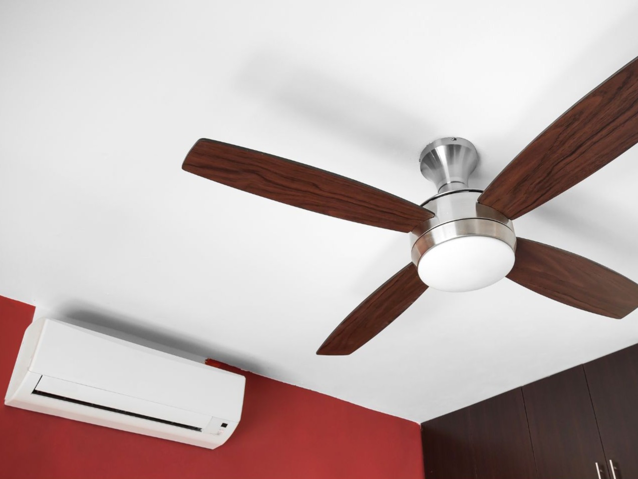 ACയും ഫാനും ഒരുമിച്ച് പ്രവർത്തിപ്പിച്ചാൽ എന്തു സംഭവിക്കും?